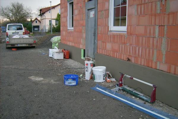 BAU.DE / BAU-Forum: 2. Bild zu Antwort "Wandaufbau: Bilder von Dickbeschichtung, Styrodur & Noppenbahn" auf die Frage "Noppenbahn an Dickbeschichtung Bodenplatte: Funktion, Schäden & nachträglicher Aufwand?" im BAU-Forum "Außenwände und Fassaden" BAU.DE / BAU-Forum: 2. Bild zu Antwort "Wandaufbau: Bilder von Dickbeschichtung, Styrodur & Noppenbahn" auf die Frage "Noppenbahn an Dickbeschichtung Bodenplatte: Funktion, Schäden & nachträglicher Aufwand?" im BAU-Forum "Außenwände und Fassaden"