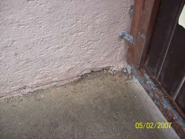 BAU.DE / BAU-Forum: 1. Bild zu Frage "Feuchte W&auml;nde in Wohnung: Ursachen, Schimmelbildung & Sanierungsm&ouml;glichkeiten?" im BAU-Forum "Au&szlig;enw&auml;nde und Fassaden"