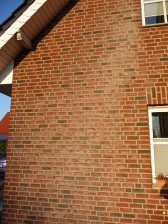 BAU.DE / BAU-Forum: 1. Bild zu Frage "Ausblühungen am Verblender entfernen: Ursachen, Reinigung & Schutzmaßnahmen?" im BAU-Forum "Außenwände und Fassaden" BAU.DE / BAU-Forum: 1. Bild zu Frage "Ausblühungen am Verblender entfernen: Ursachen, Reinigung & Schutzmaßnahmen?" im BAU-Forum "Außenwände und Fassaden"