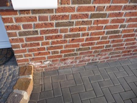 BAU.DE / BAU-Forum: 3. Bild zu Frage "Ausblühungen am Verblender entfernen: Ursachen, Reinigung & Schutzmaßnahmen?" im BAU-Forum "Außenwände und Fassaden" BAU.DE / BAU-Forum: 3. Bild zu Frage "Ausblühungen am Verblender entfernen: Ursachen, Reinigung & Schutzmaßnahmen?" im BAU-Forum "Außenwände und Fassaden"