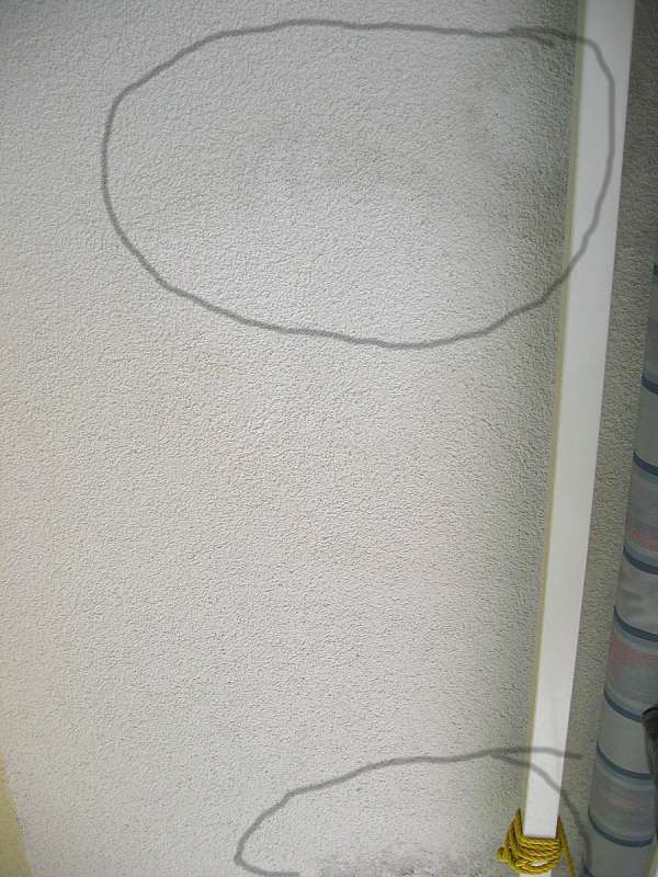 BAU.DE / BAU-Forum: 2. Bild zu Frage "Feuchtigkeit nach Au&szlig;end&auml;mmung: Ursachen, Folgen & Sanierung bei Reihenh&auml;usern?" im BAU-Forum "Au&szlig;enw&auml;nde und Fassaden"