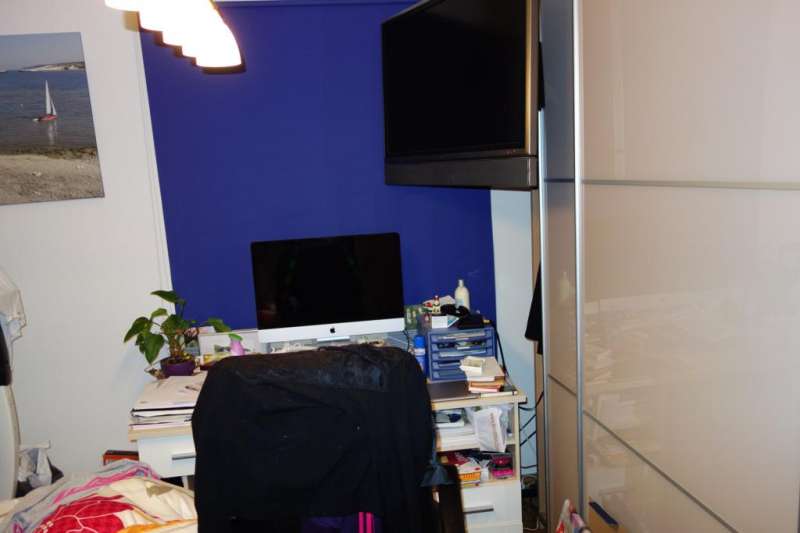 BAU.DE / BAU-Forum: 1. Bild zu Antwort "Schimmel-Ecke: Temperatur 13&deg;C &ndash; Zugestellte Ecke als Ursache?" auf die Frage "Schimmel Schlafzimmer: Temperaturunterschied, Ursachen & Ma&szlig;nahmen im Neubau?" im BAU-Forum "Au&szlig;enw&auml;nde und Fassaden"