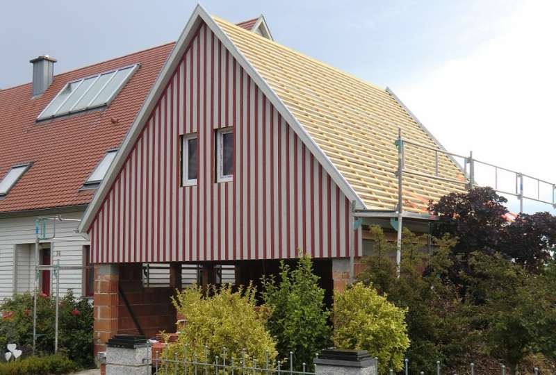 BAU.DE / BAU-Forum: 2. Bild zu Antwort "Douglasie-Fassade: Acryldispersion ohne Impr&auml;gnierung &ndash; Erfahrung" auf die Frage "L&auml;rchenholzfassade farbig streichen: Geeignete Farben, Risiken & Erfahrungen?" im BAU-Forum "Au&szlig;enw&auml;nde und Fassaden"