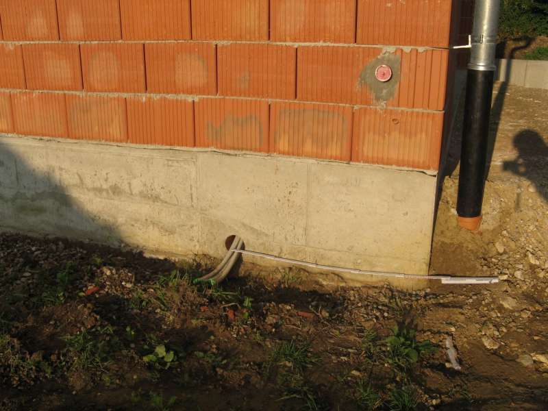 BAU.DE / BAU-Forum: 1. Bild zu Antwort "Garage: Feuchtigkeit im Innenputz – Ursachenanalyse (Fotos)" auf die Frage "Aufsteigende Feuchtigkeit in Garage: Ursachen, Erkennung & Sanierung der Außenwand?" im BAU-Forum "Außenwände und Fassaden" BAU.DE / BAU-Forum: 1. Bild zu Antwort "Garage: Feuchtigkeit im Innenputz – Ursachenanalyse (Fotos)" auf die Frage "Aufsteigende Feuchtigkeit in Garage: Ursachen, Erkennung & Sanierung der Außenwand?" im BAU-Forum "Außenwände und Fassaden"