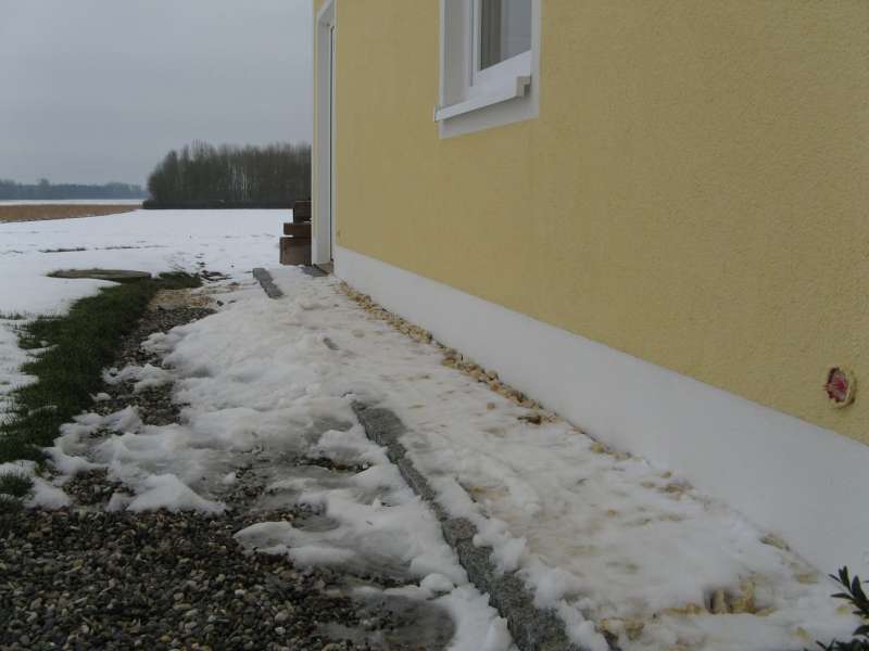 BAU.DE / BAU-Forum: 4. Bild zu Antwort "Garage: Feuchtigkeit im Innenputz – Ursachenanalyse (Fotos)" auf die Frage "Aufsteigende Feuchtigkeit in Garage: Ursachen, Erkennung & Sanierung der Außenwand?" im BAU-Forum "Außenwände und Fassaden" BAU.DE / BAU-Forum: 4. Bild zu Antwort "Garage: Feuchtigkeit im Innenputz – Ursachenanalyse (Fotos)" auf die Frage "Aufsteigende Feuchtigkeit in Garage: Ursachen, Erkennung & Sanierung der Außenwand?" im BAU-Forum "Außenwände und Fassaden"