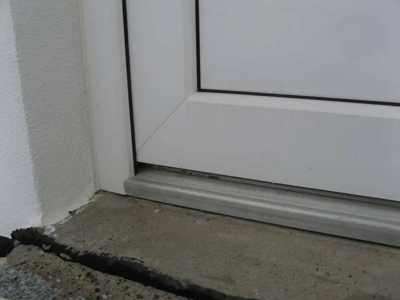 BAU.DE / BAU-Forum: 5. Bild zu Antwort "Garage: Feuchtigkeit im Innenputz – Ursachenanalyse (Fotos)" auf die Frage "Aufsteigende Feuchtigkeit in Garage: Ursachen, Erkennung & Sanierung der Außenwand?" im BAU-Forum "Außenwände und Fassaden" BAU.DE / BAU-Forum: 5. Bild zu Antwort "Garage: Feuchtigkeit im Innenputz – Ursachenanalyse (Fotos)" auf die Frage "Aufsteigende Feuchtigkeit in Garage: Ursachen, Erkennung & Sanierung der Außenwand?" im BAU-Forum "Außenwände und Fassaden"