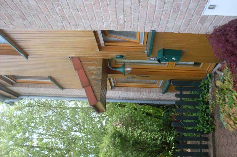 BAU.DE / BAU-Forum: 1. Bild zu Frage "Holzfassade sanieren: Kosten, Alternativen (Metall, Eternit, HZ) & Vor-Nachteile?" im BAU-Forum "Außenwände und Fassaden" BAU.DE / BAU-Forum: 1. Bild zu Frage "Holzfassade sanieren: Kosten, Alternativen (Metall, Eternit, HZ) & Vor-Nachteile?" im BAU-Forum "Außenwände und Fassaden"