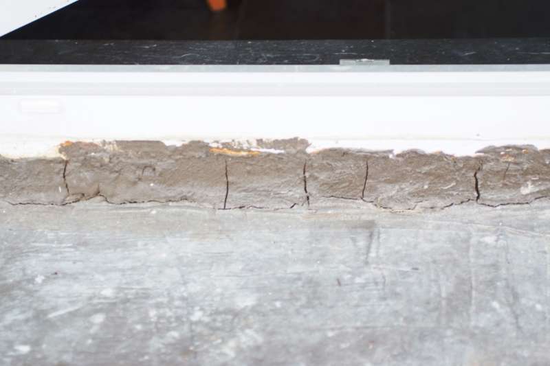 BAU.DE / BAU-Forum: 4. Bild zu Antwort "Balkonabdichtung: Fotos zur Veranschaulichung des Problems" auf die Frage "Zinkblech an Balkonabdichtung (Dichtschl&auml;mme) anschlie&szlig;en: Material, Abdichtung & Vorgehen?" im BAU-Forum "Au&szlig;enw&auml;nde und Fassaden"