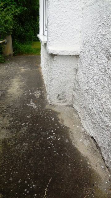 BAU.DE / BAU-Forum: 1. Bild zu Frage "Fassadenputz &Uuml;bergang Erdreich sanieren: Ursachen, Abdichtung & Kosten?" im BAU-Forum "Au&szlig;enw&auml;nde und Fassaden"