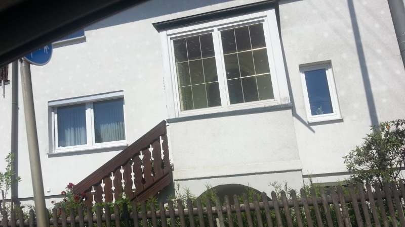 BAU.DE / BAU-Forum: 2. Bild zu Frage "WDVS Fassade: Wei&szlig;e Punkte nach Montage &ndash; Ursachen, Entfernung & Vorbeugung?" im BAU-Forum "Au&szlig;enw&auml;nde und Fassaden"