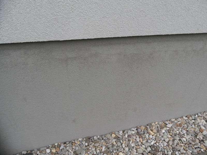 BAU.DE / BAU-Forum: 4. Bild zu Frage "Risse im Sockelputz: Ursachen, Sanierung & Kosten f&uuml;r Neubau/Altbau?" im BAU-Forum "Au&szlig;enw&auml;nde und Fassaden"