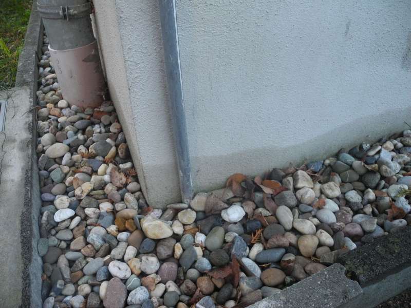 BAU.DE / BAU-Forum: 1. Bild zu Frage "Feuchte Streifen am Sockelputz: Ursachen, Gefahren & Sanierungskosten?" im BAU-Forum "Außenwände und Fassaden" BAU.DE / BAU-Forum: 1. Bild zu Frage "Feuchte Streifen am Sockelputz: Ursachen, Gefahren & Sanierungskosten?" im BAU-Forum "Außenwände und Fassaden"