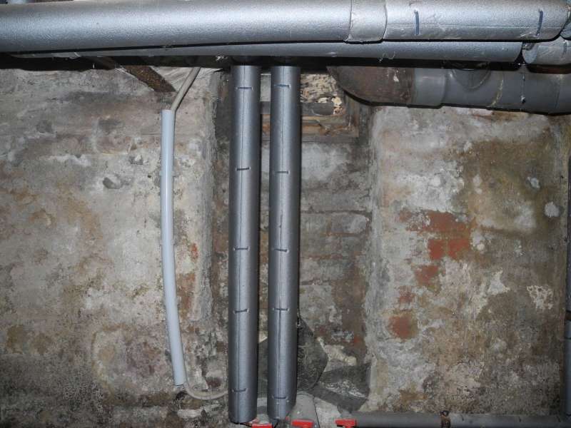 BAU.DE / BAU-Forum: 4. Bild zu Frage "Feuchte Streifen am Sockelputz: Ursachen, Gefahren & Sanierungskosten?" im BAU-Forum "Außenwände und Fassaden" BAU.DE / BAU-Forum: 4. Bild zu Frage "Feuchte Streifen am Sockelputz: Ursachen, Gefahren & Sanierungskosten?" im BAU-Forum "Außenwände und Fassaden"