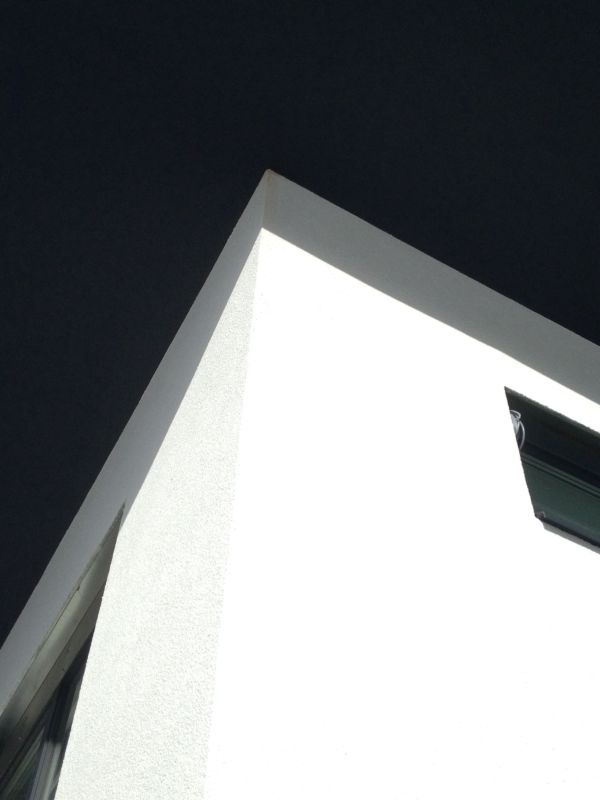 BAU.DE / BAU-Forum: 1. Bild zu Antwort "Noch ein Foto" auf die Frage "Wasserfleck Fassade/Dach: Ursachen, Risiken & Sofortma&szlig;nahmen zur Schadensbegrenzung?" im BAU-Forum "Au&szlig;enw&auml;nde und Fassaden"