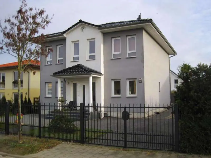 BAU.DE / BAU-Forum: 2. Bild zu Frage "Flecken am Au&szlig;enputz: Ursachen, Entfernung & Vorbeugung von Verf&auml;rbungen?" im BAU-Forum "Au&szlig;enw&auml;nde und Fassaden"