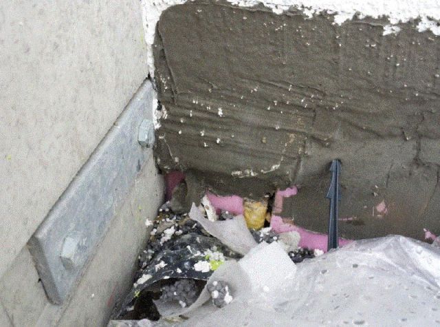 BAU.DE / BAU-Forum: 1. Bild zu Antwort "W&auml;rmebr&uuml;cke Keller: Perimeterd&auml;mmung bei KFW70-Haus pr&uuml;fen!" auf die Frage "Perimeterd&auml;mmung Keller: Spaltma&szlig;e pr&uuml;fen & fachgerecht nachbessern? Kosten?" im BAU-Forum "Au&szlig;enw&auml;nde und Fassaden"