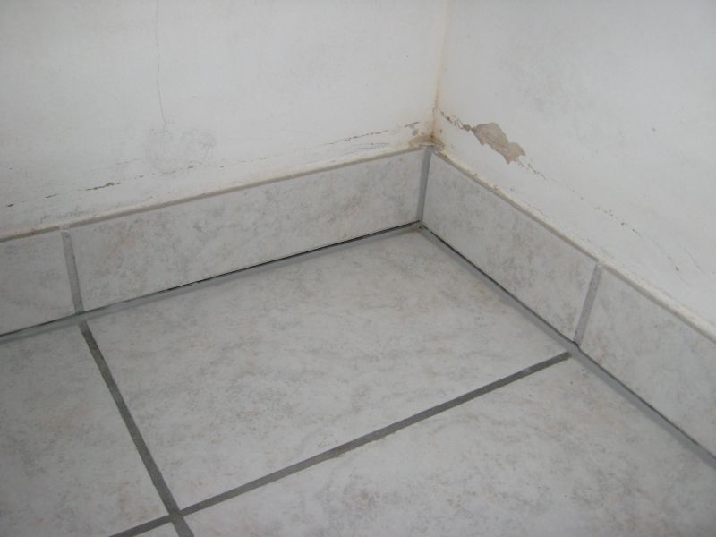 BAU.DE / BAU-Forum: 1. Bild zu Frage "Riss in Keller-Au&szlig;enwand: Ursachen, Statik-Risiko & Sanierungskosten?" im BAU-Forum "Au&szlig;enw&auml;nde und Fassaden"