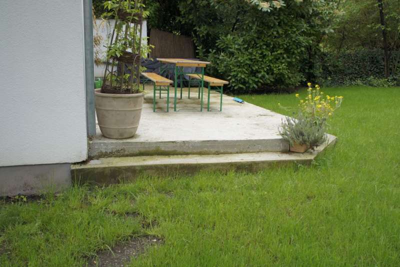 BAU.DE / BAU-Forum: 1. Bild zu Frage "Terrassent&uuml;r Abdichtung an Betonplatte: Material, Aufbau & Kosten f&uuml;r Drainage?" im BAU-Forum "Au&szlig;enw&auml;nde und Fassaden"