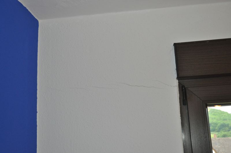 BAU.DE / BAU-Forum: 3. Bild zu Frage "Setzrisse" im BAU-Forum "Außenwände und Fassaden" BAU.DE / BAU-Forum: 3. Bild zu Frage "Setzrisse" im BAU-Forum "Außenwände und Fassaden"