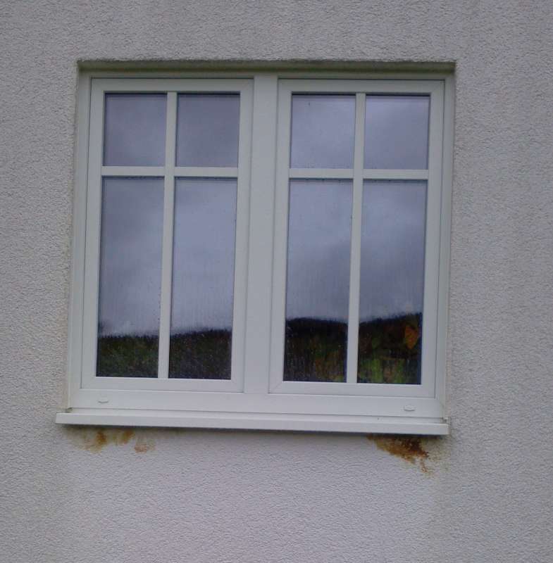 BAU.DE / BAU-Forum: 3. Bild zu Frage "Flecken vor allem an den Fenstern, Außenfassade" im BAU-Forum "Außenwände und Fassaden" BAU.DE / BAU-Forum: 3. Bild zu Frage "Flecken vor allem an den Fenstern, Außenfassade" im BAU-Forum "Außenwände und Fassaden"