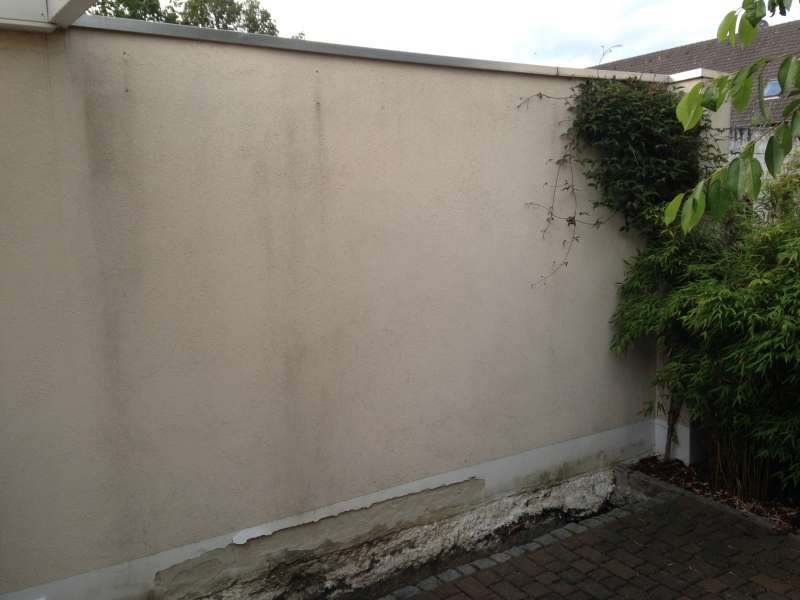 BAU.DE / BAU-Forum: 1. Bild zu Frage "Verputzte Au&szlig;enwand br&uuml;chig (ehemals Innenwand Garage)" im BAU-Forum "Au&szlig;enw&auml;nde und Fassaden"