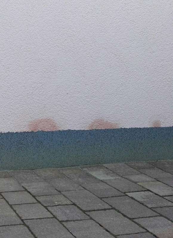 BAU.DE / BAU-Forum: 1. Bild zu Frage "Wasserflecken auf der Fassade" im BAU-Forum "Au&szlig;enw&auml;nde und Fassaden"