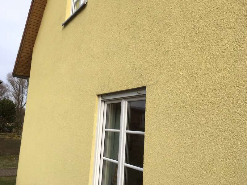 BAU.DE / BAU-Forum: 4. Bild zu Frage "Ablagerung im Putz, pr&ouml;selnder Putz oberhalb Sockel &nbsp;-&nbsp; Beratung Hauskauf" im BAU-Forum "Au&szlig;enw&auml;nde und Fassaden"