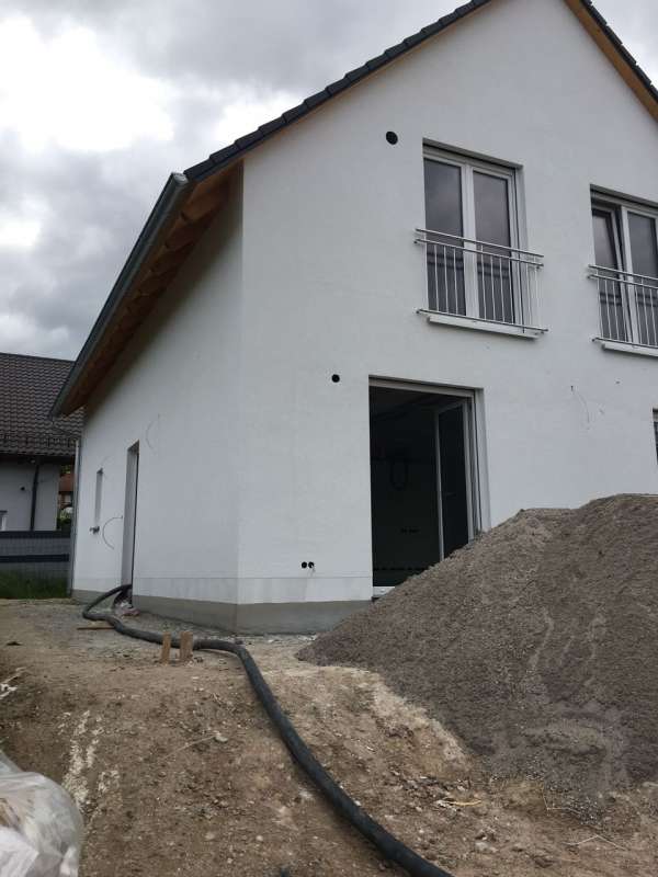 BAU.DE / BAU-Forum: 1. Bild zu Frage "Schlecht ausgef&uuml;hrte Au&szlig;enputzarbeiten" im BAU-Forum "Au&szlig;enw&auml;nde und Fassaden"