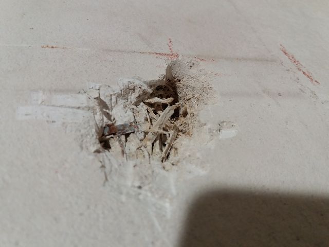 BAU.DE / BAU-Forum: 2. Bild zu Frage "Heizungsnische schlie&szlig;en" im BAU-Forum "Au&szlig;enw&auml;nde und Fassaden"