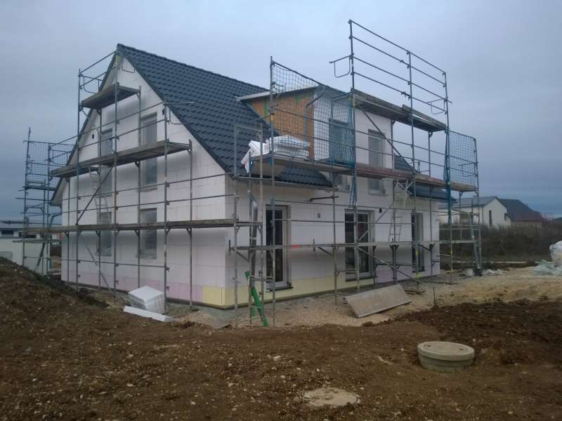 BAU.DE / BAU-Forum: 1. Bild zu Antwort "WDVS Sockelputz: Erneuter Dank für die Rückmeldung" auf die Frage "WDVS Sockelputz Neubau: Abplatzungen Wetterseite – Ursachen, Sanierung & Kosten?" im BAU-Forum "Außenwände und Fassaden" BAU.DE / BAU-Forum: 1. Bild zu Antwort "WDVS Sockelputz: Erneuter Dank für die Rückmeldung" auf die Frage "WDVS Sockelputz Neubau: Abplatzungen Wetterseite – Ursachen, Sanierung & Kosten?" im BAU-Forum "Außenwände und Fassaden"