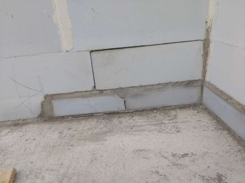 BAU.DE / BAU-Forum: 2. Bild zu Frage "ISO Kimmsteine unterschieben" im BAU-Forum "Au&szlig;enw&auml;nde und Fassaden"