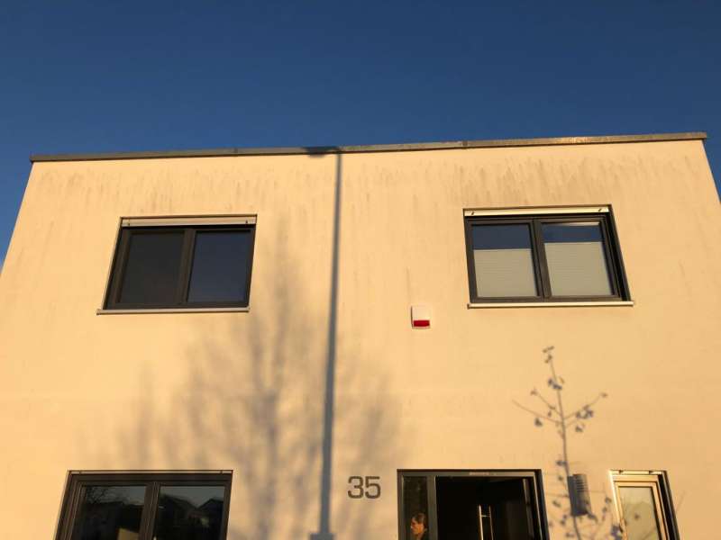 BAU.DE / BAU-Forum: 1. Bild zu Frage "Au&szlig;enfassade fleckig" im BAU-Forum "Au&szlig;enw&auml;nde und Fassaden"