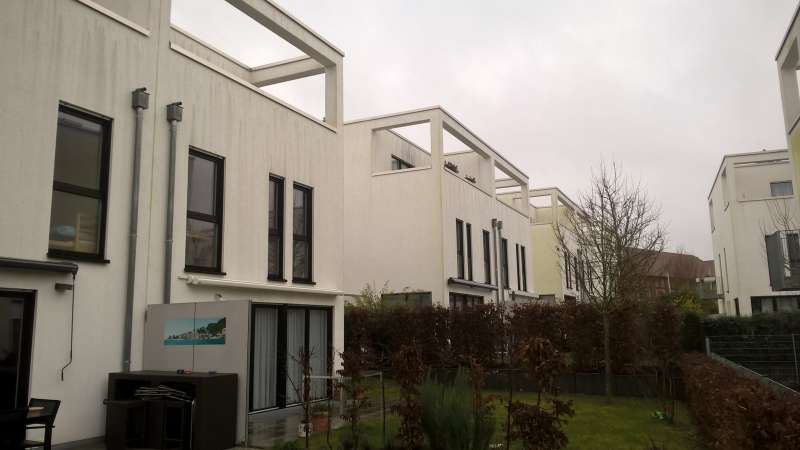 BAU.DE / BAU-Forum: 2. Bild zu Antwort "vorliegende Optik halte ich nicht f&uuml;r ungew&ouml;hnlich" auf die Frage "Fassade fleckig nach 5 Jahren: Ursachen, Sanierung & Kosten beim Flachdach?" im BAU-Forum "Au&szlig;enw&auml;nde und Fassaden"