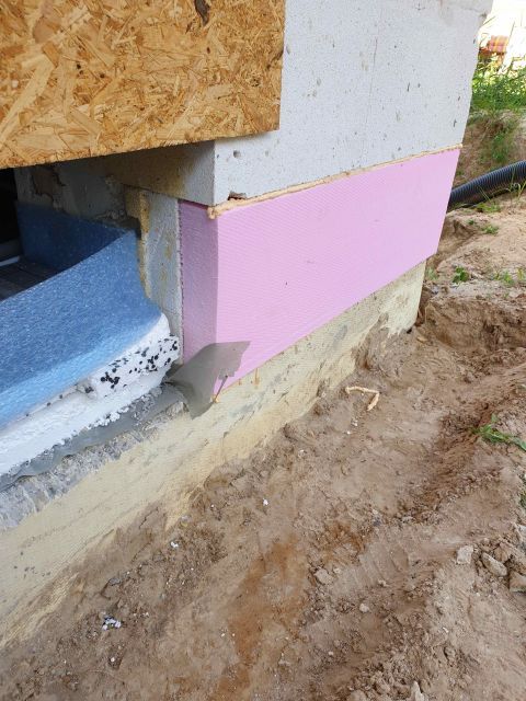 BAU.DE / BAU-Forum: 4. Bild zu Antwort "Sockelabdichtung: Fragen zur korrekten Ausf&uuml;hrung &ndash; Danke!" auf die Frage "Sockelabdichtung: Horizontale Abdichtung anschlie&szlig;en &ndash; korrekte Ausf&uuml;hrung & Kosten?" im BAU-Forum "Au&szlig;enw&auml;nde und Fassaden"