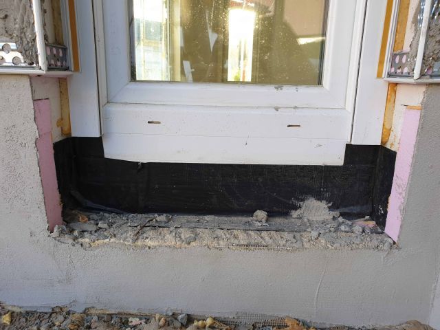 BAU.DE / BAU-Forum: 5. Bild zu Antwort "Sockelabdichtung: Fragen zur korrekten Ausf&uuml;hrung &ndash; Danke!" auf die Frage "Sockelabdichtung: Horizontale Abdichtung anschlie&szlig;en &ndash; korrekte Ausf&uuml;hrung & Kosten?" im BAU-Forum "Au&szlig;enw&auml;nde und Fassaden"