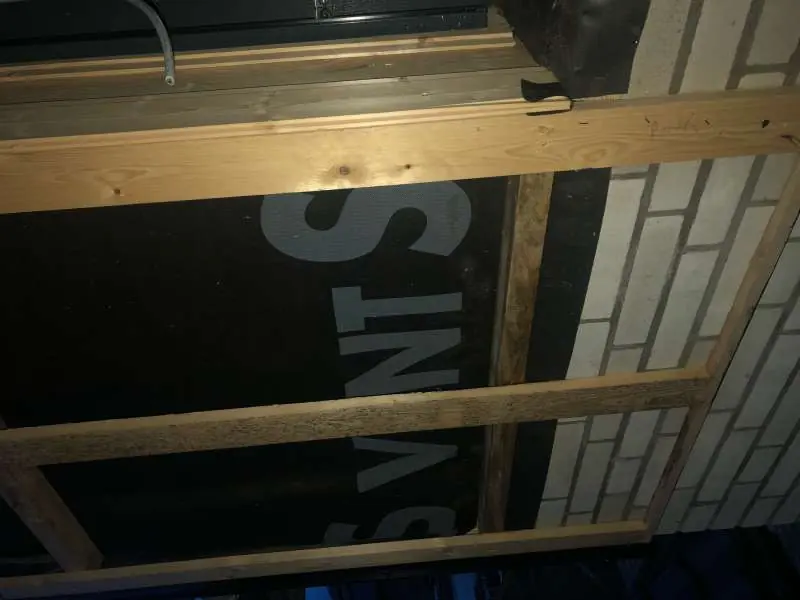 BAU.DE / BAU-Forum: 4. Bild zu Frage "HPL-Fassadenplatten zeigen mittig und um die Schraubl&ouml;cher Dellen" im BAU-Forum "Au&szlig;enw&auml;nde und Fassaden"