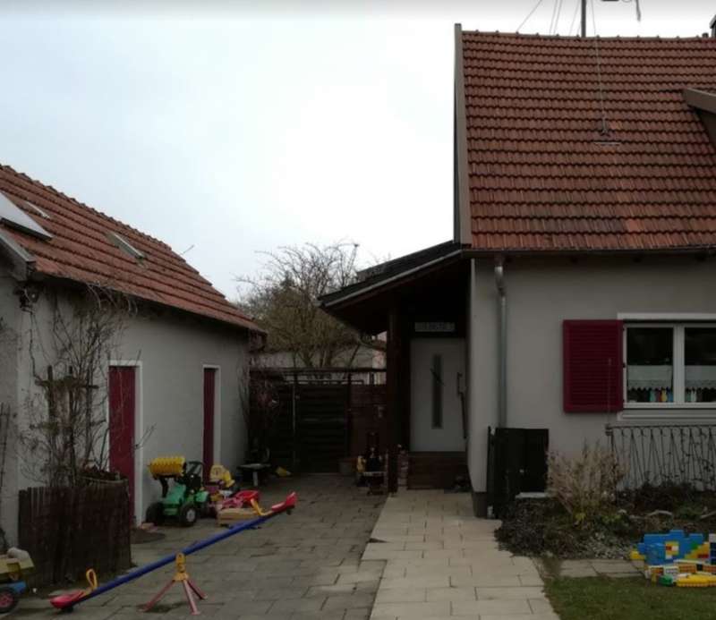 BAU.DE / BAU-Forum: 1. Bild zu Frage "Vordach / Auskragung abrei&szlig;en, Siedlungshaus 50er Jahre" im BAU-Forum "Au&szlig;enw&auml;nde und Fassaden"