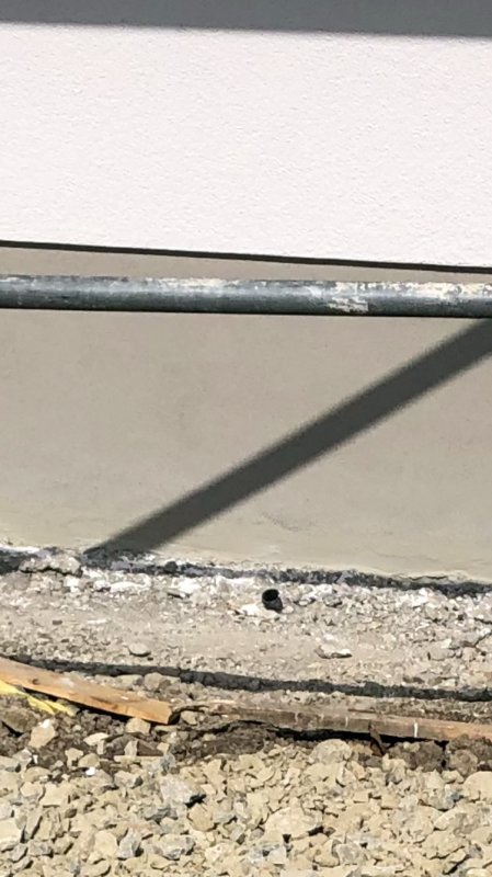 BAU.DE / BAU-Forum: 1. Bild zu Frage "Ist an diesem Sockelputz noch Bitumenanstrich n&ouml;tig?" im BAU-Forum "Au&szlig;enw&auml;nde und Fassaden"