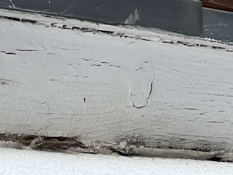 BAU.DE / BAU-Forum: 3. Bild zu Frage "Silikon zwischen Wärmedämmung und Dach löst sich: Risiken und Reparaturmöglichkeiten" im BAU-Forum "Außenwände und Fassaden" BAU.DE / BAU-Forum: 3. Bild zu Frage "Silikon zwischen Wärmedämmung und Dach löst sich: Risiken und Reparaturmöglichkeiten" im BAU-Forum "Außenwände und Fassaden"