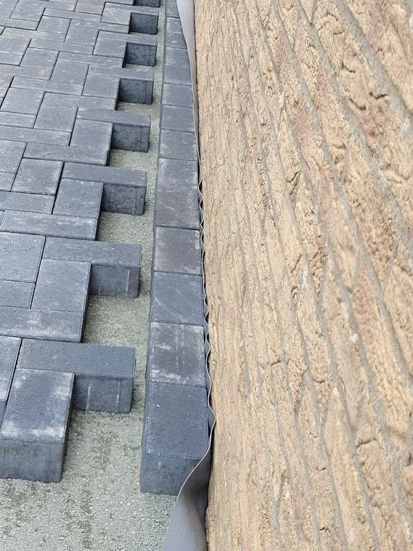 BAU.DE / BAU-Forum: 1. Bild zu Antwort "Update - nun die Behörden eingeschaltet" auf die Frage "Grundstückserhöhung Nachbar: Garagenwand als Stütze? Rechte, Pflichten & Schutz vor Schäden?" im BAU-Forum "Außenwände und Fassaden" BAU.DE / BAU-Forum: 1. Bild zu Antwort "Update - nun die Behörden eingeschaltet" auf die Frage "Grundstückserhöhung Nachbar: Garagenwand als Stütze? Rechte, Pflichten & Schutz vor Schäden?" im BAU-Forum "Außenwände und Fassaden"