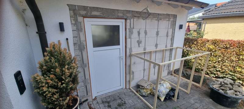 BAU.DE / BAU-Forum: 1. Bild zu Frage "Übergang zwischen altem und neuem Putz an der Außenwand der Garage richtig gestalten" im BAU-Forum "Außenwände und Fassaden" BAU.DE / BAU-Forum: 1. Bild zu Frage "Übergang zwischen altem und neuem Putz an der Außenwand der Garage richtig gestalten" im BAU-Forum "Außenwände und Fassaden"