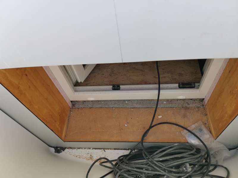 BAU.DE / BAU-Forum: 1. Bild zu Frage "Richtiges Vorgehen bei der Installation von Lichtschächten im Keller - Bedenken wegen offener Schaumstoffwände" im BAU-Forum "Außenwände und Fassaden" BAU.DE / BAU-Forum: 1. Bild zu Frage "Richtiges Vorgehen bei der Installation von Lichtschächten im Keller - Bedenken wegen offener Schaumstoffwände" im BAU-Forum "Außenwände und Fassaden"