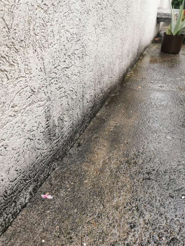 BAU.DE / BAU-Forum: 1. Bild zu Frage "Maßnahmen zur Ableitung von Regenwasser von der Hauswand und Verlängerung des Dachvorsprungs" im BAU-Forum "Außenwände und Fassaden" BAU.DE / BAU-Forum: 1. Bild zu Frage "Maßnahmen zur Ableitung von Regenwasser von der Hauswand und Verlängerung des Dachvorsprungs" im BAU-Forum "Außenwände und Fassaden"