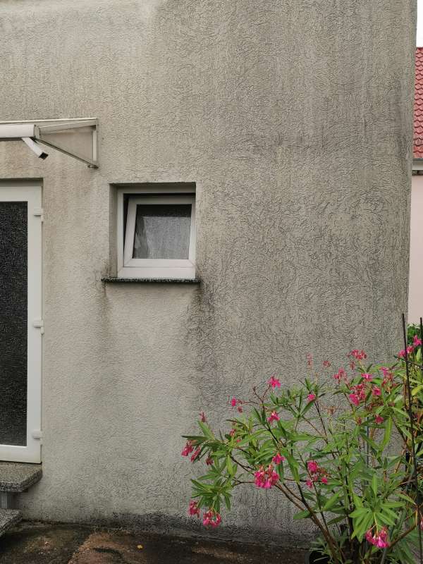 BAU.DE / BAU-Forum: 5. Bild zu Frage "Maßnahmen zur Ableitung von Regenwasser von der Hauswand und Verlängerung des Dachvorsprungs" im BAU-Forum "Außenwände und Fassaden" BAU.DE / BAU-Forum: 5. Bild zu Frage "Maßnahmen zur Ableitung von Regenwasser von der Hauswand und Verlängerung des Dachvorsprungs" im BAU-Forum "Außenwände und Fassaden"