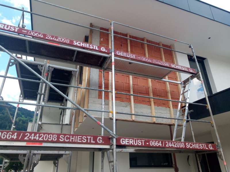 BAU.DE / BAU-Forum: 1. Bild zu Frage "Schimmel bei Holz auf Beton - was habe ich falsch gemacht bzw. wass soll ich tun?" im BAU-Forum "Au&szlig;enw&auml;nde und Fassaden"