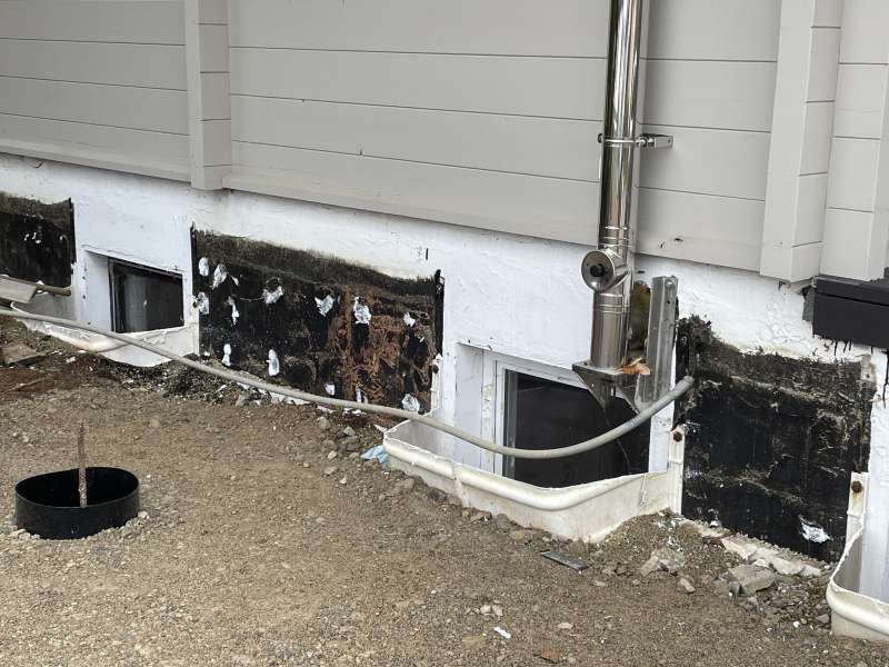 BAU.DE / BAU-Forum: 1. Bild zu Frage "Au&szlig;end&auml;mmung auf alte Bitumenoberfl&auml;che: Richtiger Aufbau und Vorgehensweise?" im BAU-Forum "Au&szlig;enw&auml;nde und Fassaden"