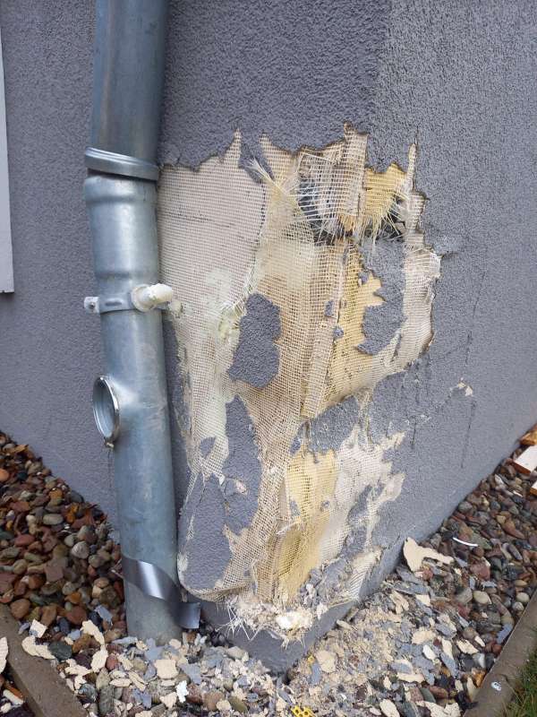 BAU.DE / BAU-Forum: 1. Bild zu Frage "Reparatur von besch&auml;digten WDVS-Fassaden: Absatzbildung und Farbunterschiede beheben" im BAU-Forum "Au&szlig;enw&auml;nde und Fassaden"