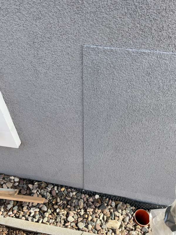 BAU.DE / BAU-Forum: 2. Bild zu Frage "Reparatur von besch&auml;digten WDVS-Fassaden: Absatzbildung und Farbunterschiede beheben" im BAU-Forum "Au&szlig;enw&auml;nde und Fassaden"