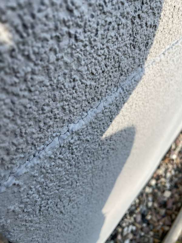 BAU.DE / BAU-Forum: 3. Bild zu Frage "Reparatur von besch&auml;digten WDVS-Fassaden: Absatzbildung und Farbunterschiede beheben" im BAU-Forum "Au&szlig;enw&auml;nde und Fassaden"