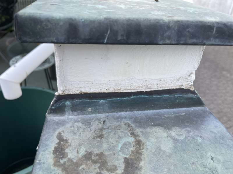 BAU.DE / BAU-Forum: 3. Bild zu Antwort "Mehr Bilder" auf die Frage "Gelbe Flecken an Gartenmauer mit Blech: Ursachen, Entfernung & Vorbeugung?" im BAU-Forum "Au&szlig;enw&auml;nde und Fassaden"